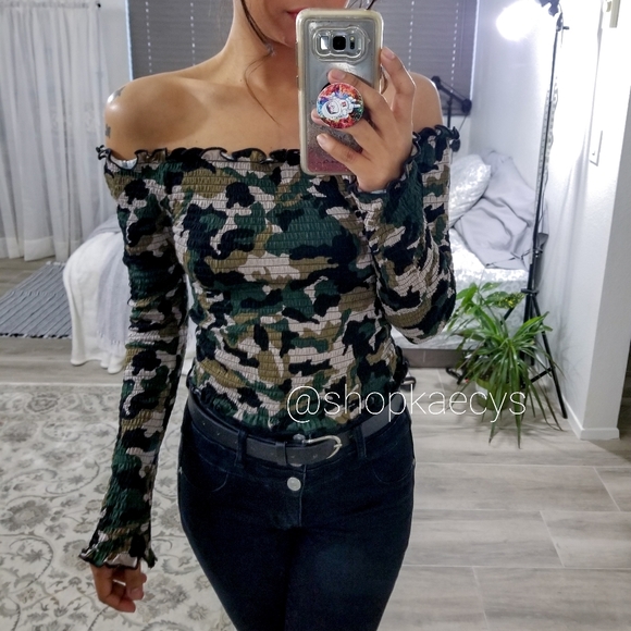 SADIE - Off Shoulder Top - Picture 5 of 7